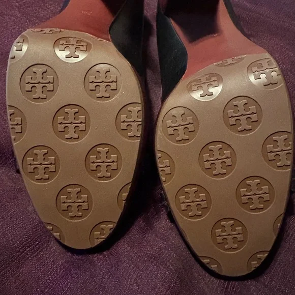 New Tory Burch Leather Pumps with Gold Detail and Wooden Bottom - Picture 4 of 12